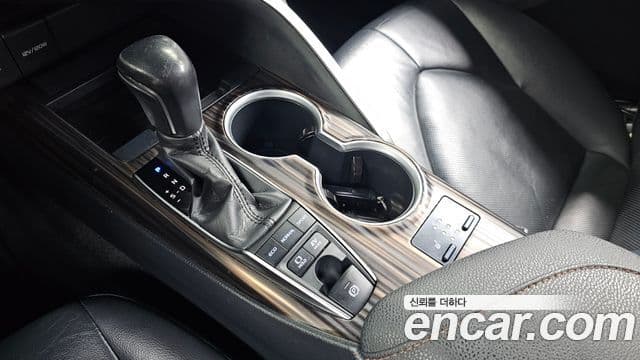 Toyota Camry 2018 — Photo 11/30