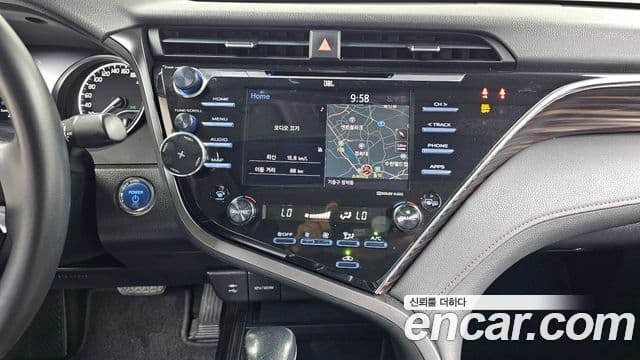 Toyota Camry 2018 — Photo 21/30