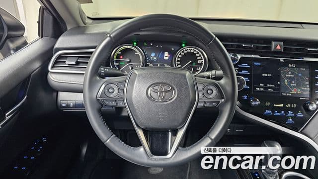 Toyota Camry 2018 — Photo 23/30