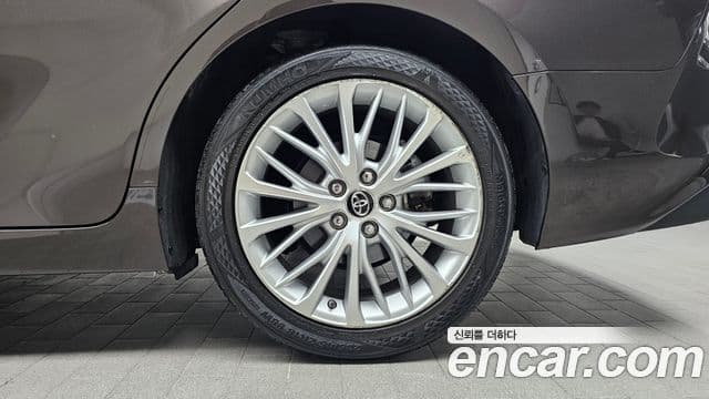 Toyota Camry 2018 — Photo 7/30