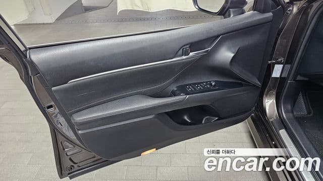 Toyota Camry 2018 — Photo 9/30
