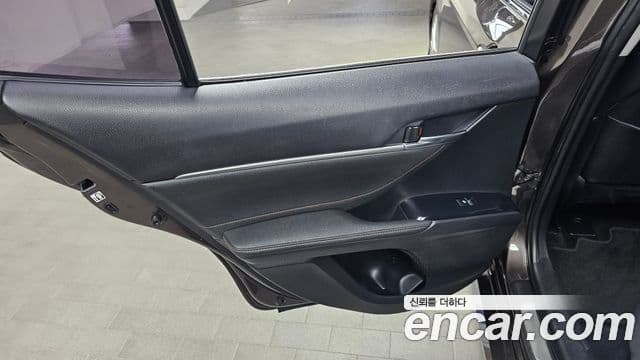 Toyota Camry 2018 — Photo 14/30