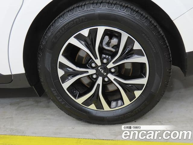 Kia Carnival 2021 — Фото 19/20