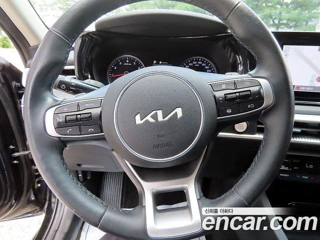 Kia K5 2022 — ფოტო 8/19