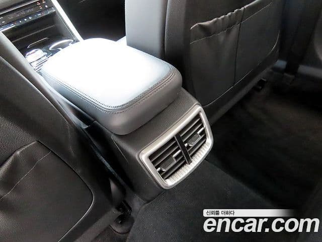 Kia K5 2022 — ფოტო 17/19