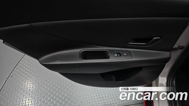 Hyundai The New Avante Hybrid 2022 — Photo 16/33