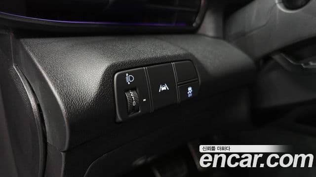 Hyundai The New Avante Hybrid 2022 — Photo 25/33