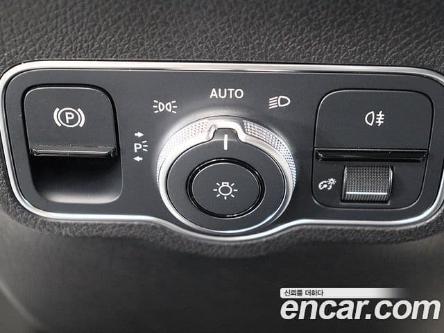 Mercedes-Benz GLB-Class 2023 — Şəkil 12/20