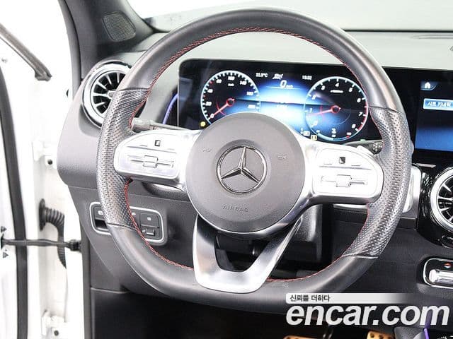 Mercedes-Benz GLB-Class 2023 — Şəkil 15/20