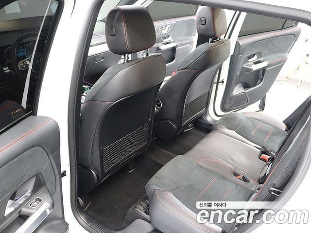 Mercedes-Benz GLB-Class 2023 — Şəkil 16/20