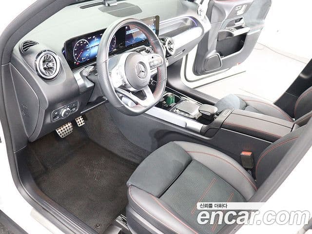 Mercedes-Benz GLB-Class 2023 — Şəkil 17/20