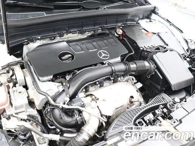 Mercedes-Benz GLB-Class 2023 — Şəkil 19/20