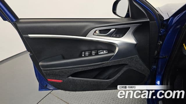 Genesis G70 2018 — Photo 11/37