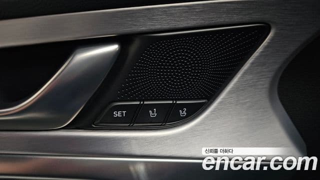 Genesis G70 2018 — Photo 30/37