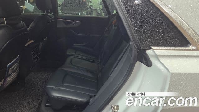 Audi Q7 2021 — Şəkil 9/20