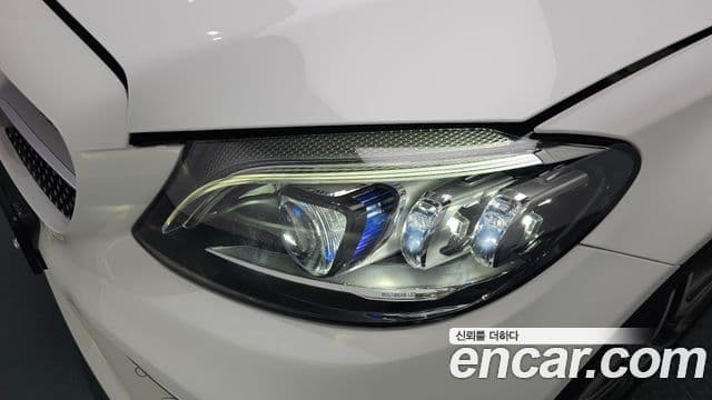 Mercedes-Benz C-Class 2020 — Photo 16/30
