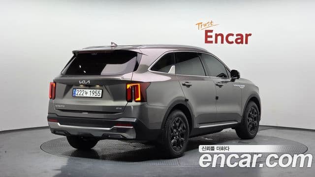 Kia Sorento 2023 — ფოტო 2/20