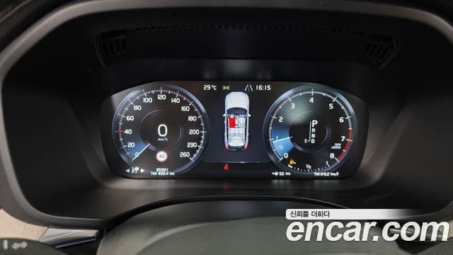 Volvo XC60 2018 — Şəkil 8/20