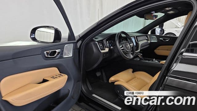 Volvo XC60 2018 — Şəkil 10/20