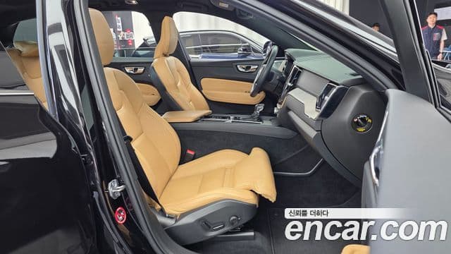 Volvo XC60 2018 — Şəkil 11/20
