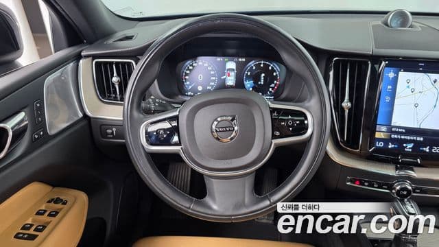 Volvo XC60 2018 — Şəkil 13/20