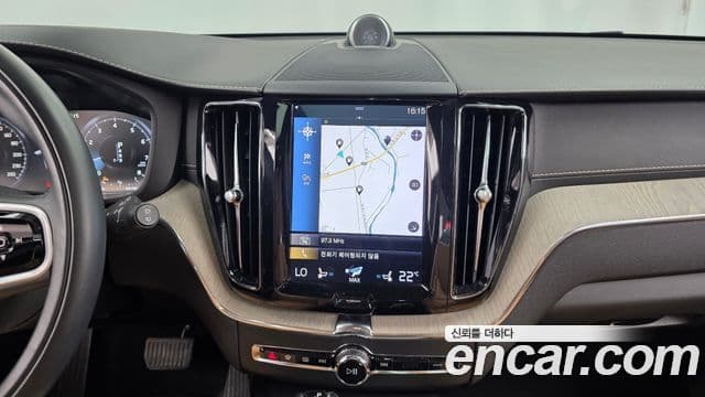 Volvo XC60 2018 — Şəkil 14/20