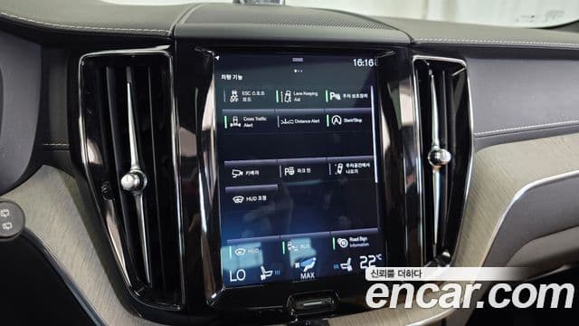 Volvo XC60 2018 — Şəkil 16/20