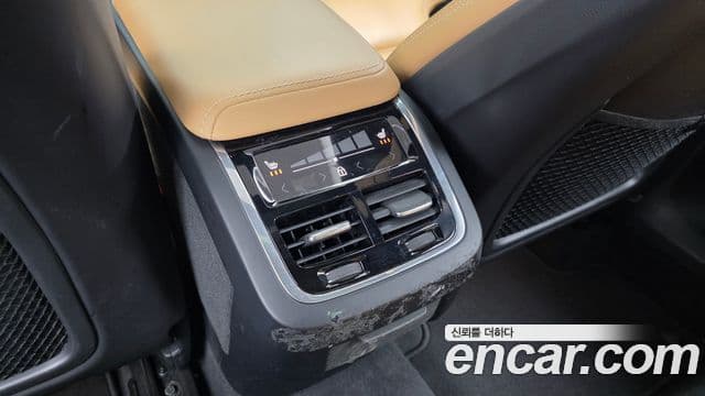 Volvo XC60 2018 — Şəkil 19/20