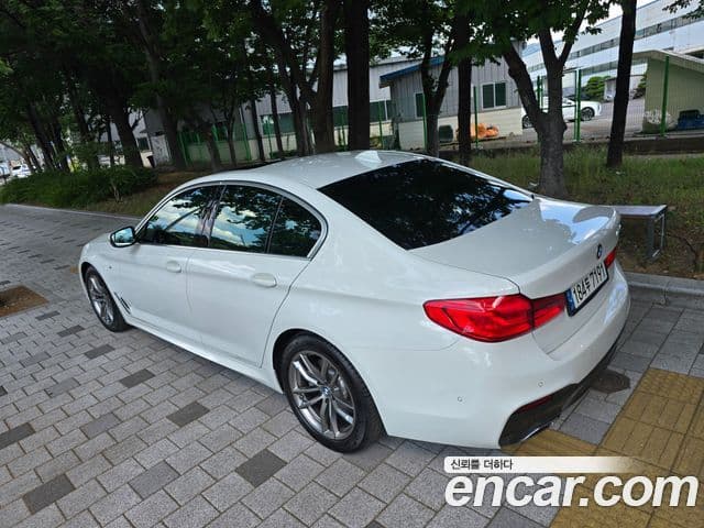 BMW 5 Series 2020 — Фото 2/20