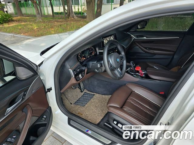 BMW 5 Series 2020 — Фото 12/20