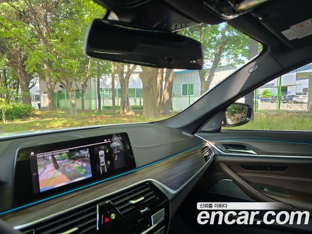 BMW 5 Series 2020 — Фото 16/20