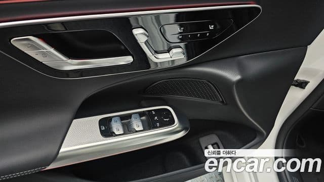 Mercedes-Benz E-Class 2025 — Photo 14/33