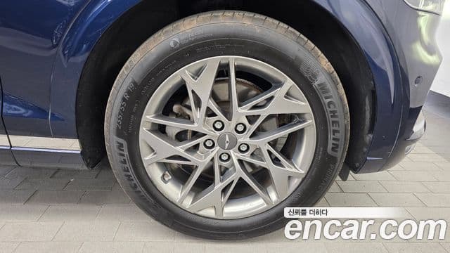 Genesis GV70 2022 — Photo 28/33