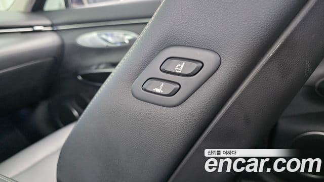 Genesis GV70 2022 — Photo 25/33