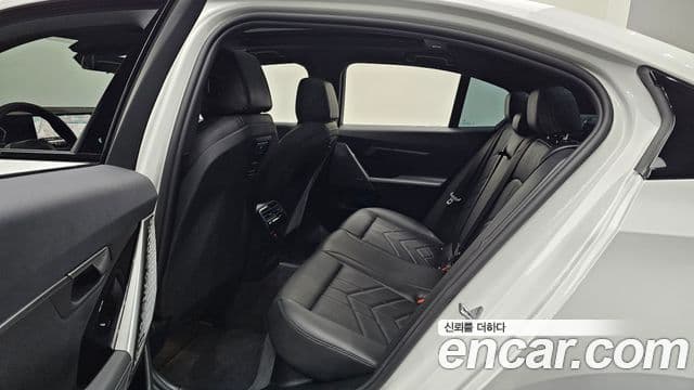 BMW 5 Series 2025 — Şəkil 12/20