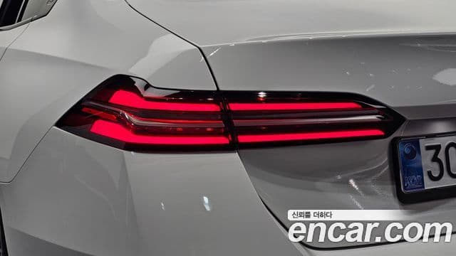 BMW 5 Series 2025 — Photo 25/32