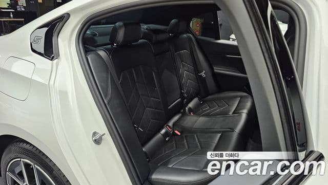 BMW 5 Series 2025 — Photo 10/32