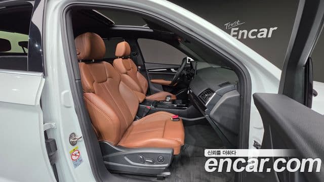 Audi Q5 2021 — Şəkil 10/20