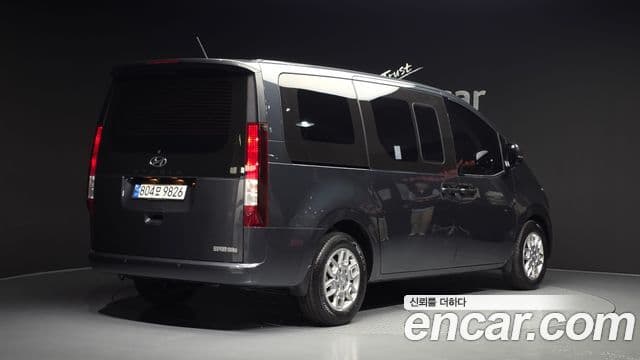 Hyundai Staria 2022 — Фото 2/20