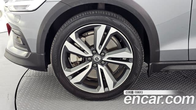 Volvo V60 Cross Country 2020 — ფოტო 5/20