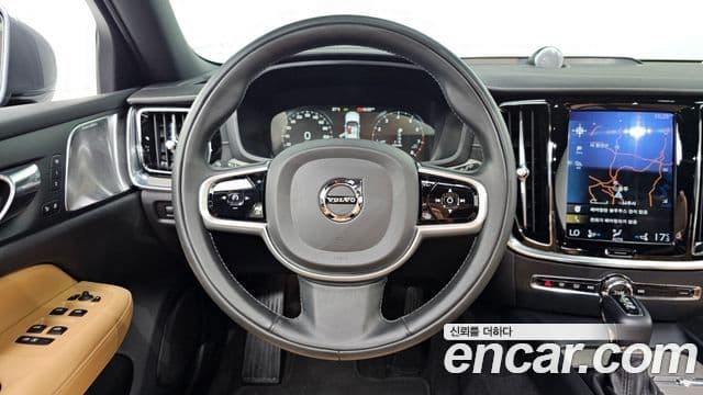 Volvo V60 Cross Country 2020 — ფოტო 13/20