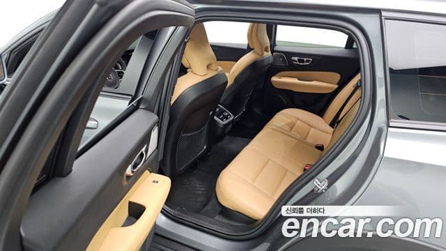 Volvo V60 Cross Country 2020 — ფოტო 17/20