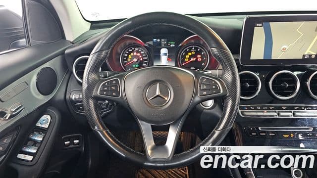 Mercedes-Benz GLC-Class 2018 — ფოტო 13/20