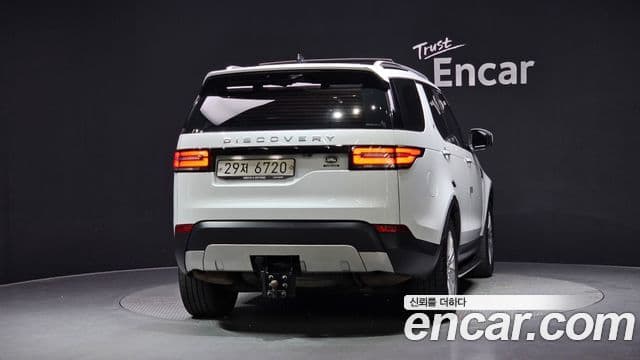 Land Rover Discovery 5 2018 — ფოტო 4/20