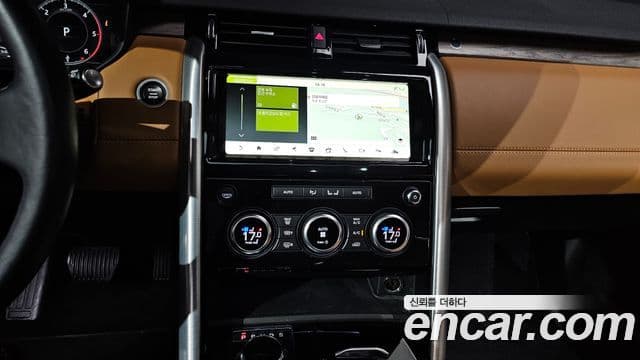 Land Rover Discovery 5 2018 — ფოტო 13/20