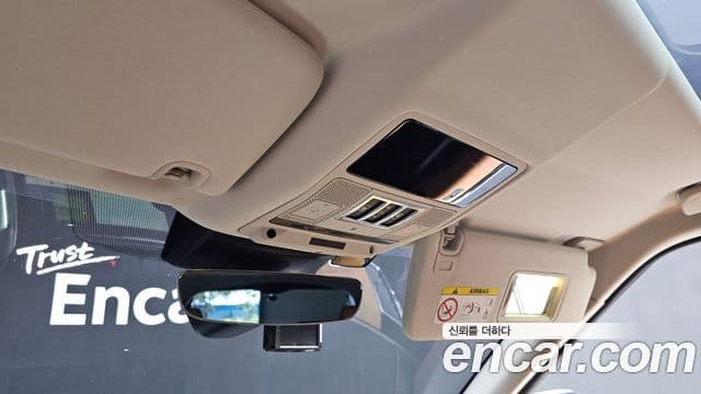 Land Rover Discovery 5 2018 — ფოტო 18/20