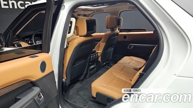 Land Rover Discovery 5 2018 — ფოტო 19/20