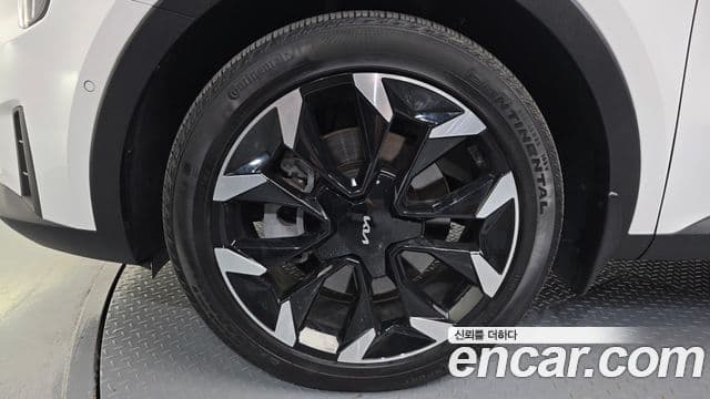 Kia Sorento 2023 — ფოტო 5/20