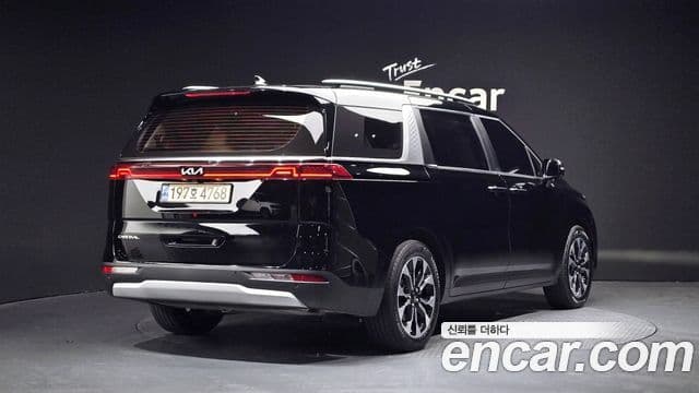 Kia Carnival 2022 — ფოტო 2/20
