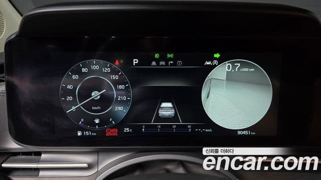 Kia Carnival 2022 — ფოტო 8/20